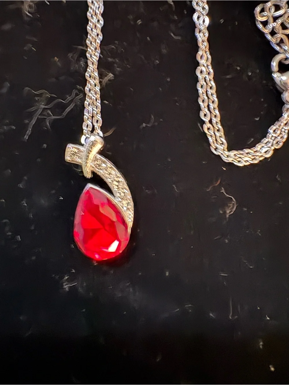 Classic Red Teardrop Pendant Necklace and Earrings Set
